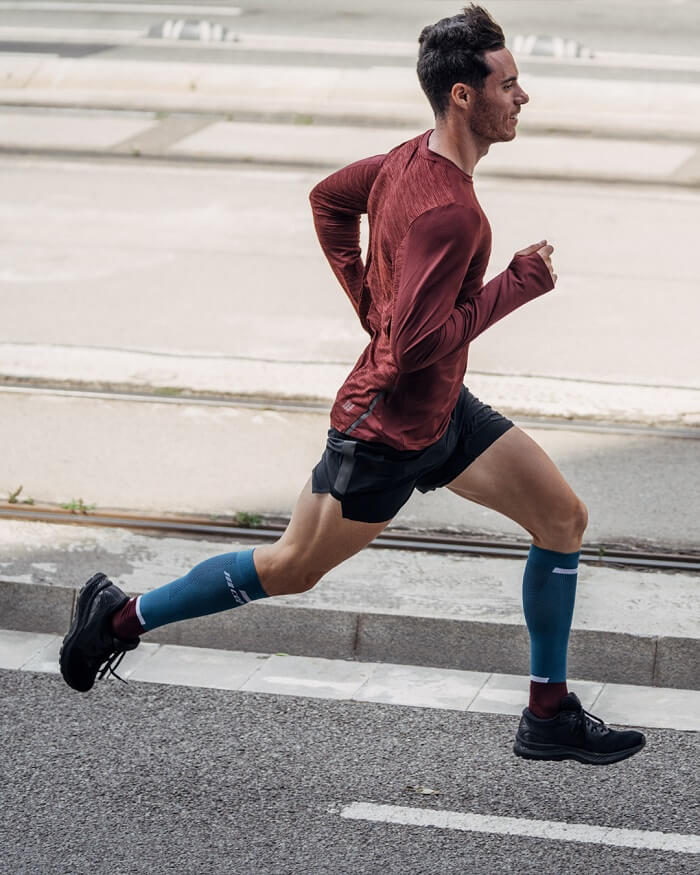 Skarpety kompresyjne dla biegaczy poprawiają krążenie i regenerację mięśni